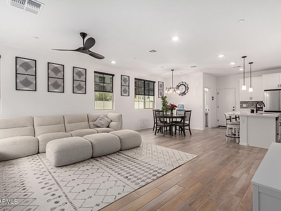 5th image of 2628 S VOYAGER Drive #101