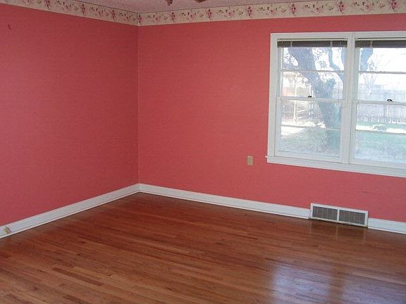 3rd image of 308 Van Buren Ave