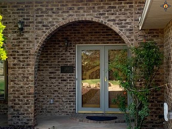 3rd image of 2401 Loma Dr