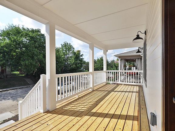 2nd image of 628 Oakwood Ave