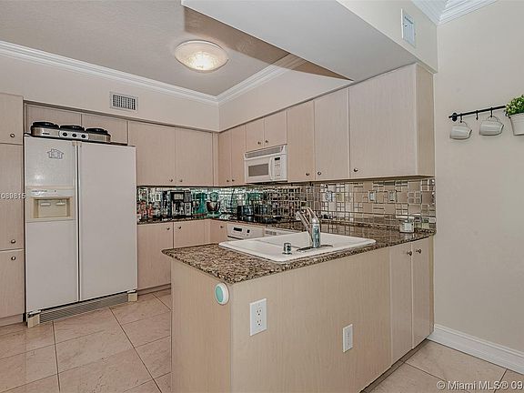 5th image of 3370 NE 190th St APT 710
