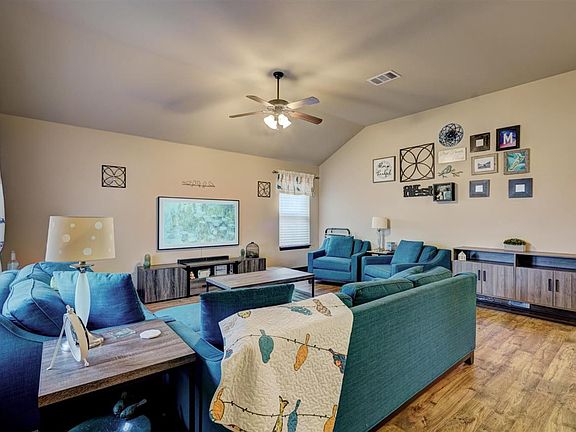 5th image of 4226 Aggie Dr