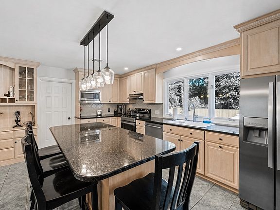 5th image of 114 Longwater Dr