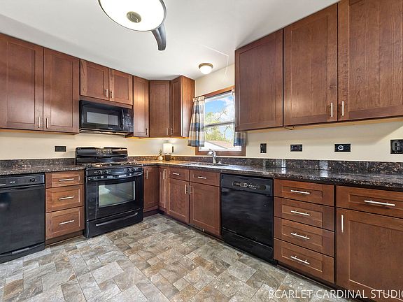 5th image of 1321 Degener Ave