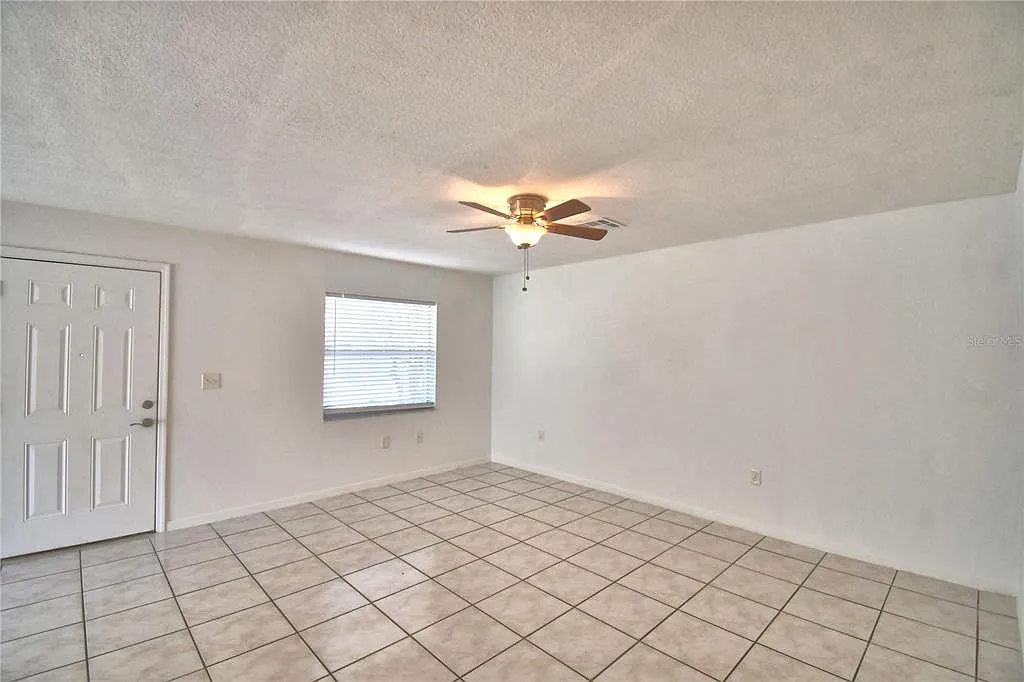 2 bed, 1.0 bath, 969 sqft, $1,650 — Photo 3