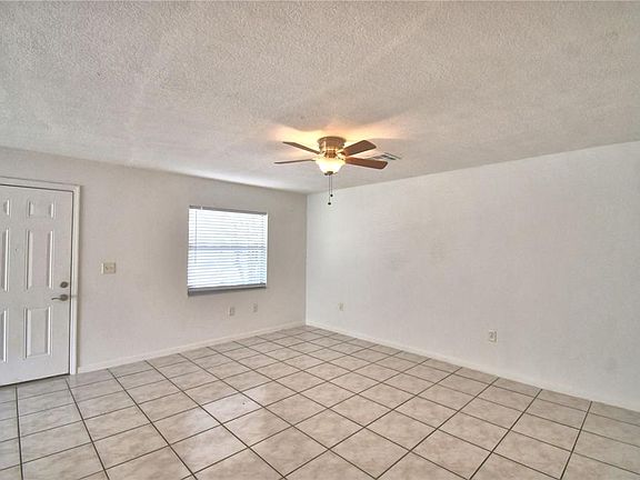3rd image of 914 Grape Ave