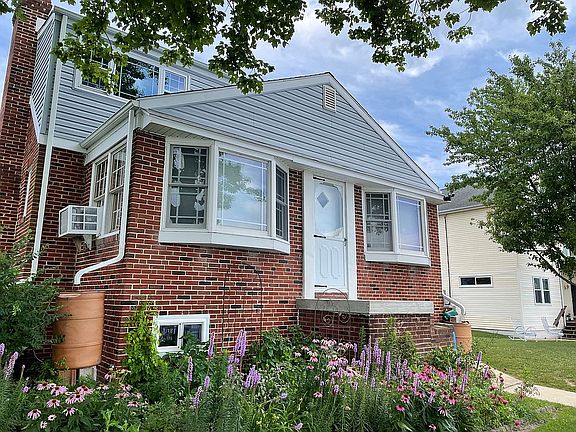 Front side waterfront 