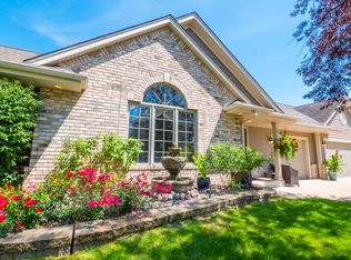 7960 S 55th St, Franklin, WI 53132