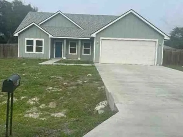 938 Redwood Ave, Rockport, TX 78382