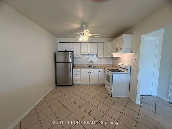 4th image of 1852 Lakeshore Rd W #2