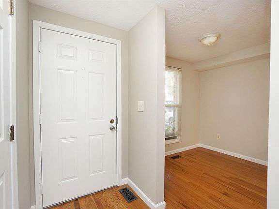 3rd image of 7377 Woodcroft Dr