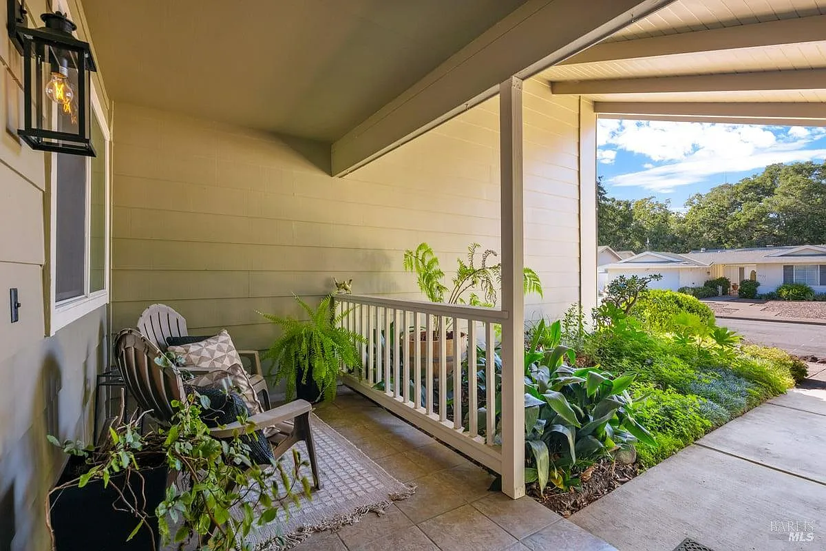 6440 Meadow Creek Lane - Photo 3
