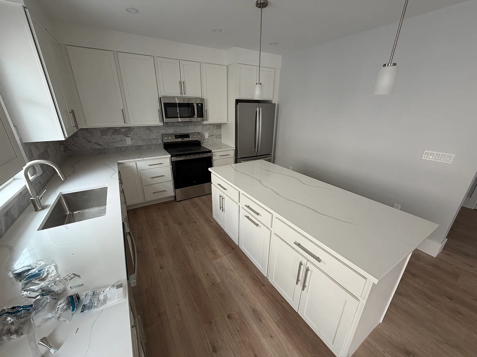 2 bed, 999 sqft, $3,600 — Photo 2