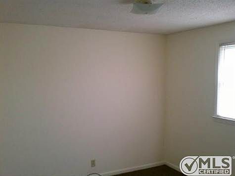 3rd image of 121 Tandy Dr