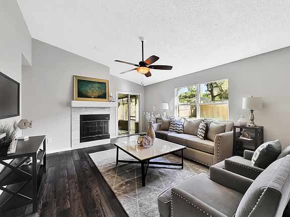 3rd image of 945 Majestic Cypress Dr N
