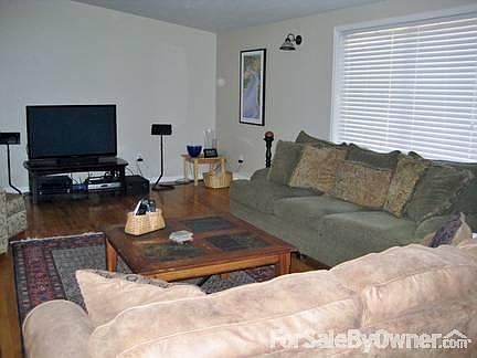5th image of 2050 Rosemary St