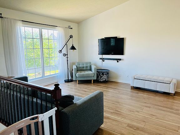 3rd image of 17108 Camden Cir