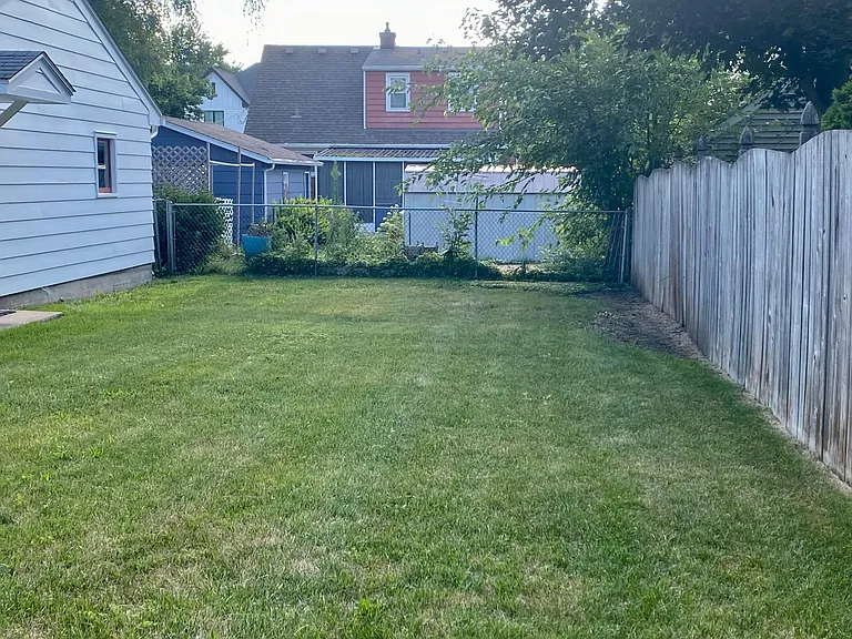 1015 N Main St — Photo 17