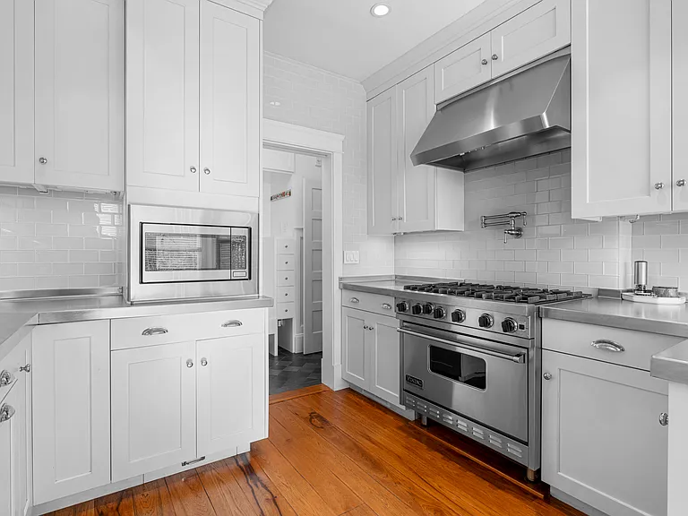 Chef's kitchen