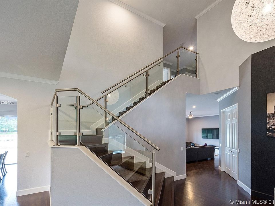 1st image of 991 Waterside Cir