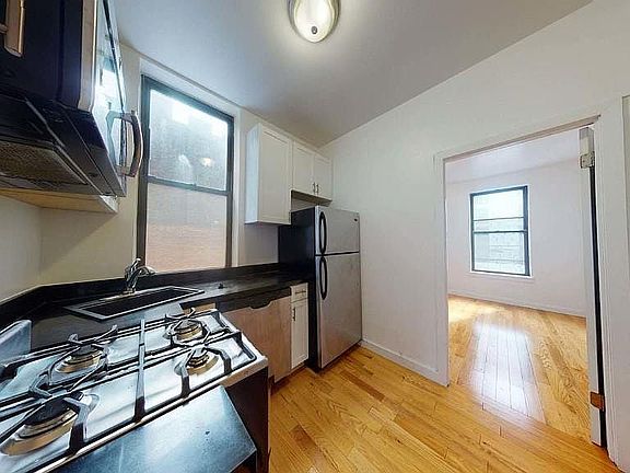 2nd image of 139 W 28th St APT 5E