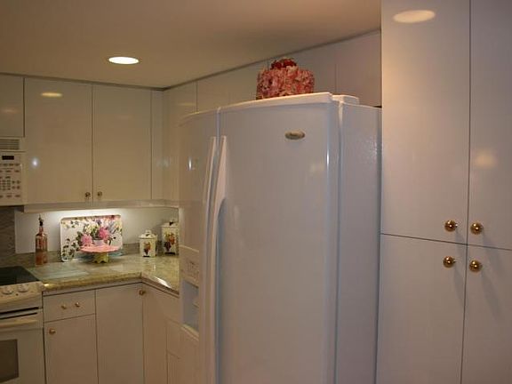5th image of 332 Oak Harbour Dr