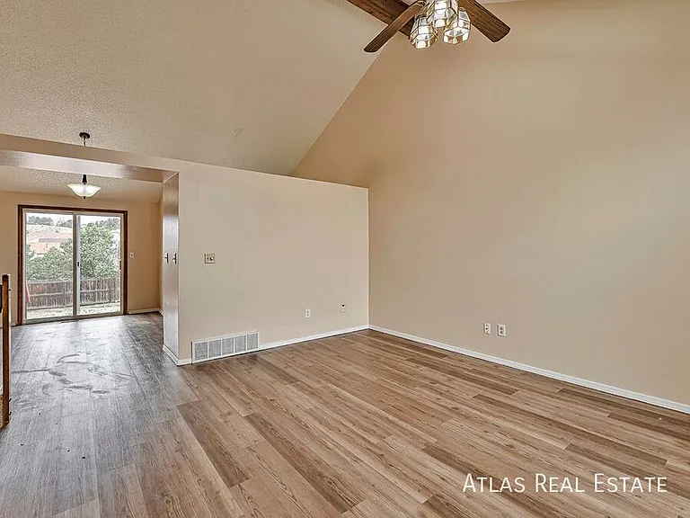 8150 Camfield Cir — Photo 7