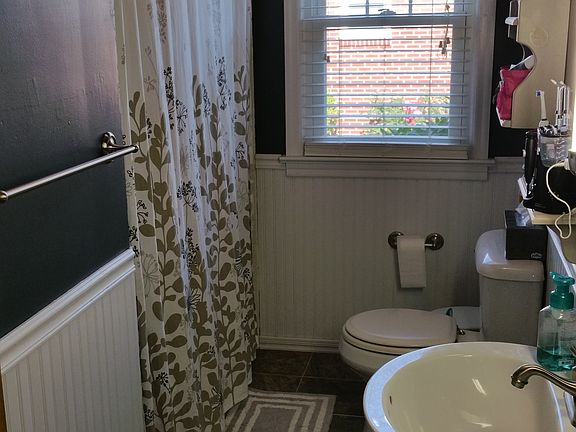 5th image of 903 Weldon St