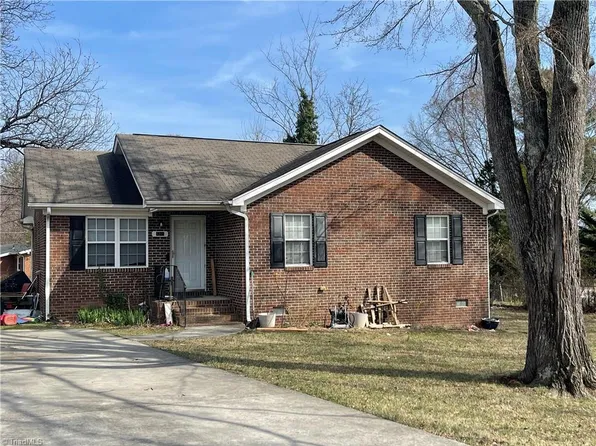 3216 Wellingford Dr, High Point, NC 27265