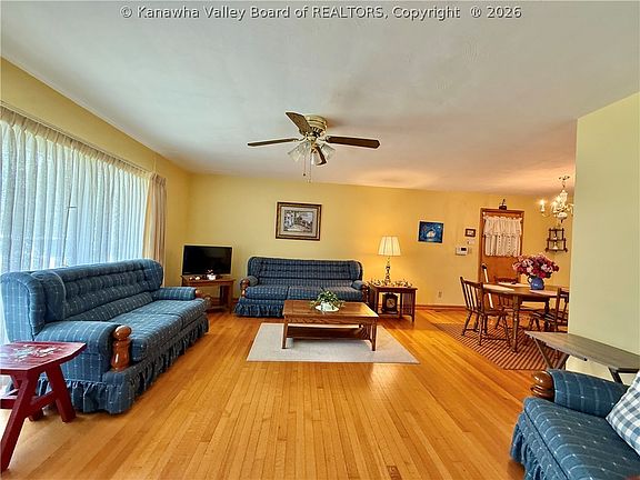 3rd image of 944 S Walnut St