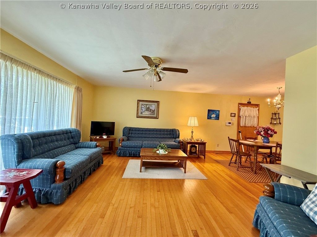 944 S Walnut St, Saint Albans, WV - View 3