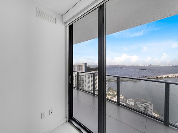 5th image of 501 NE 31st St Unit 3502