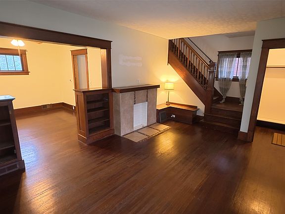 4th image of 2622 Plum St