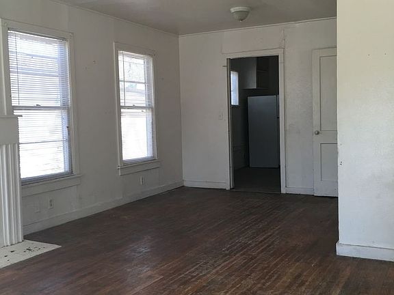 4th image of 2944 Midway St