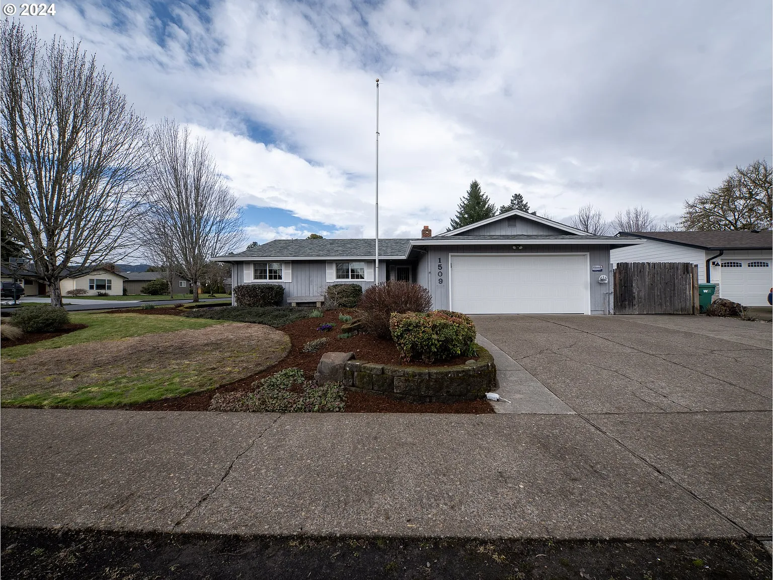 1509 Somera Dr photo 1