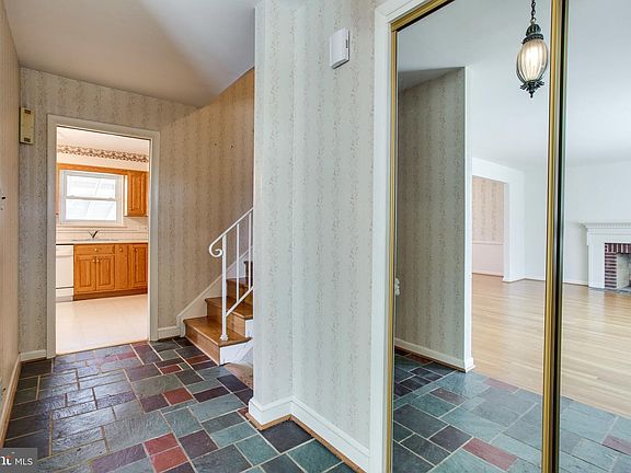 5th image of 1006 Fairway Dr NE