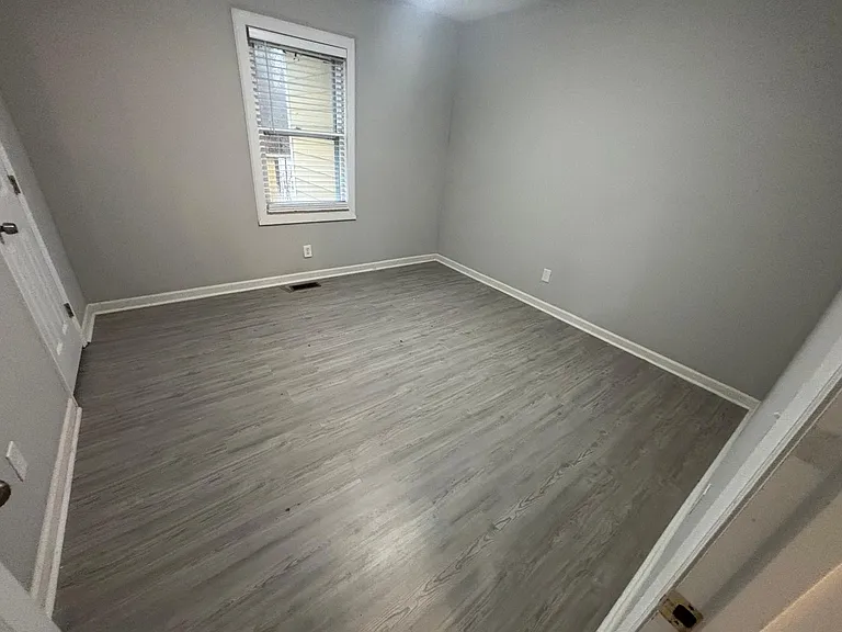 308 Earp St — Photo 10