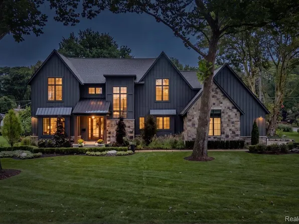 3570 Berkshire Dr, Bloomfield Hills, MI 48301
