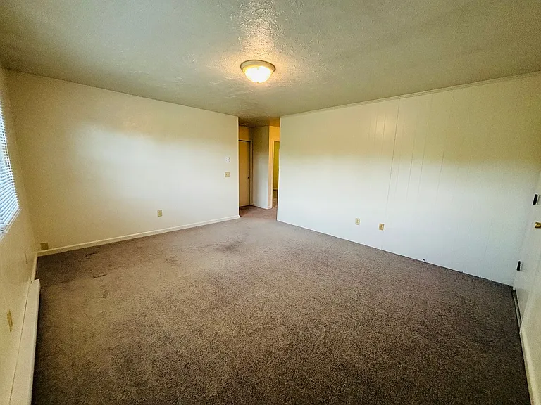 2 Bedroom, 1 Bath Apartment — Photo 14