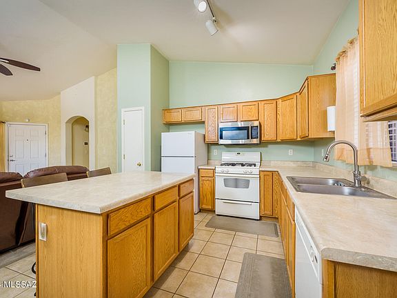4th image of 387 E Camino Limon Verde