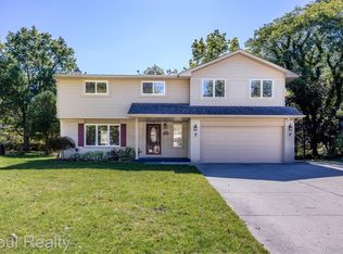 8469 Concord Rd, Grosse Ile, MI 48138