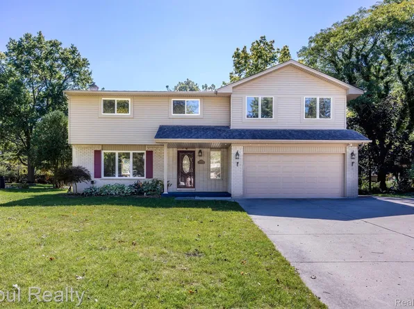 8469 Concord Rd, Grosse Ile, MI 48138