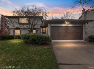 10821 Continental Dr, Taylor, MI 48180