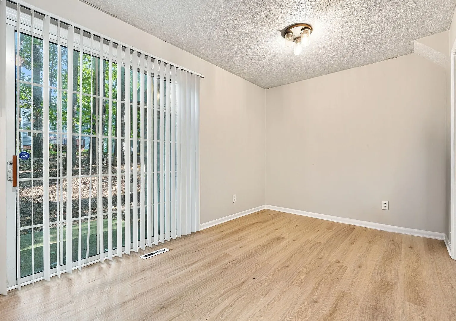 2 bed, 1.5 bath Duplex in American Village Minutes to Duke University! — Photo 4
