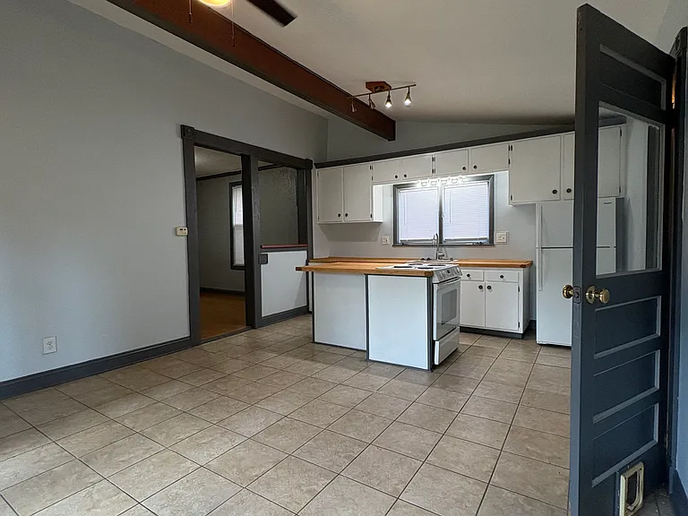 3270 Bell St — Photo 12
