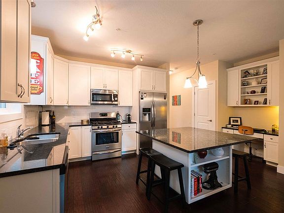 4th image of 119 E Eighth St APT 1
