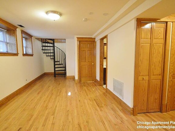 2nd image of 3900 N Greenview Ave #1
