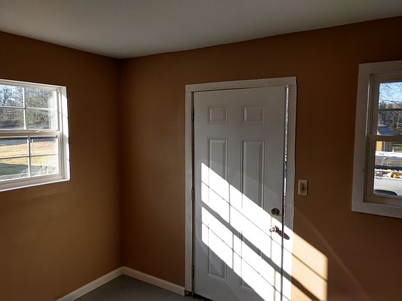 4th image of 201 Hillcrest Dr