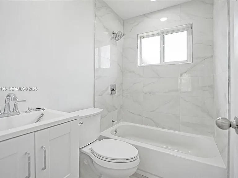 5701 SW 37th St — Photo 9