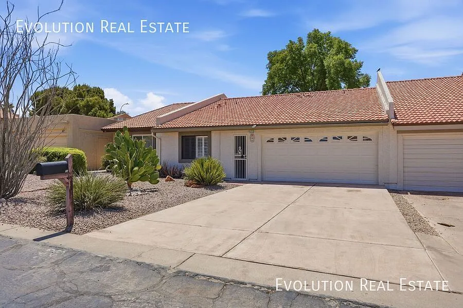 Charming Single-Level Patio Home in Mesa 2BR/2BA with 2-Car Garage — Photo 1